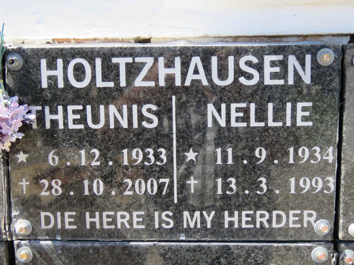 HOLTZHAUSEN Theunis 1933-2007 &amp; Nellie 1934-1993