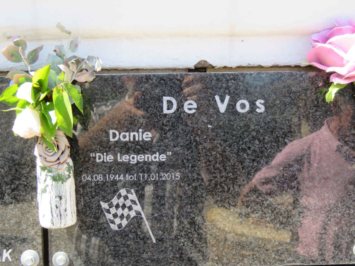 VOS Danie, de 1944-2015