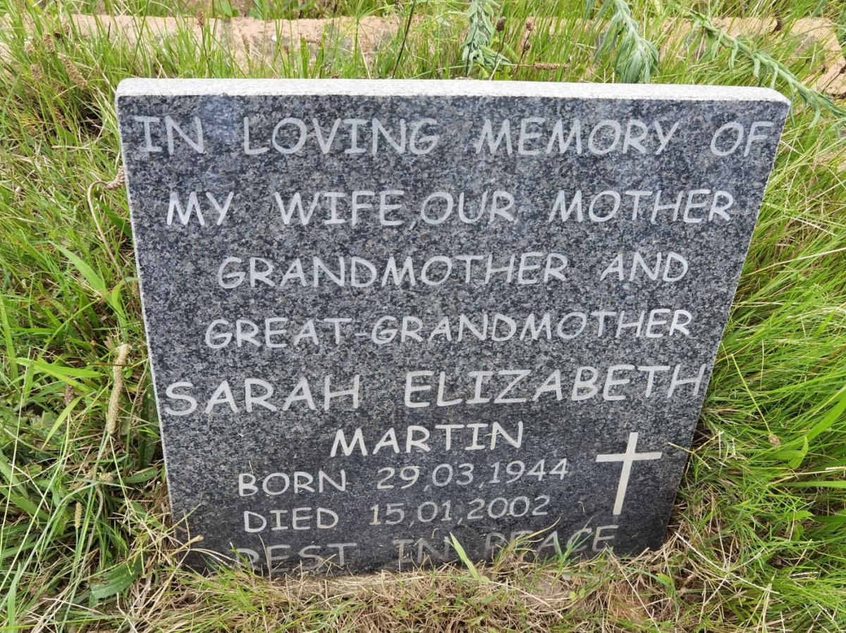 MARTIN Sarah Elizabeth 1944-2002