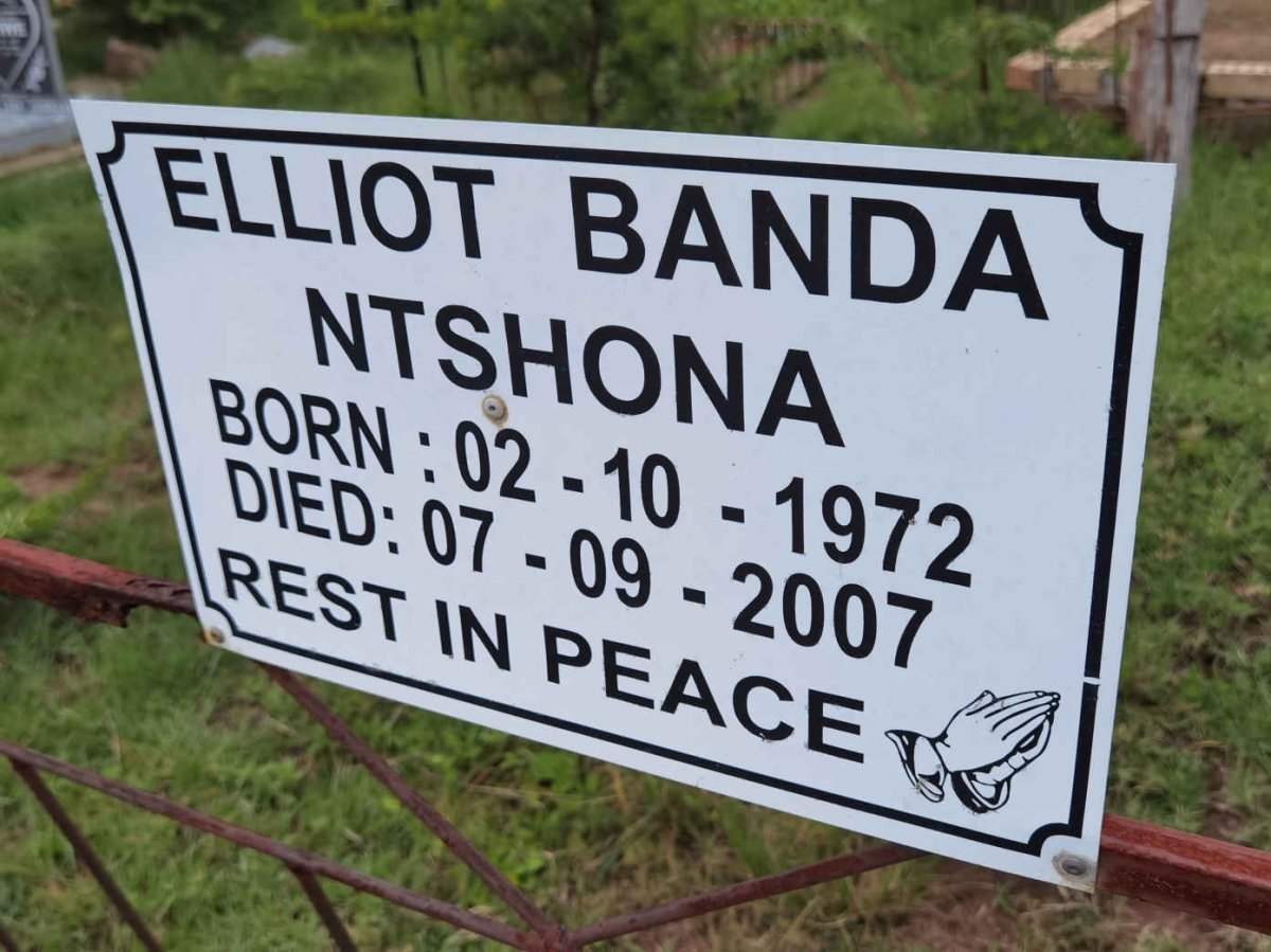 NTSHONA Elliot Banda 1972-2007