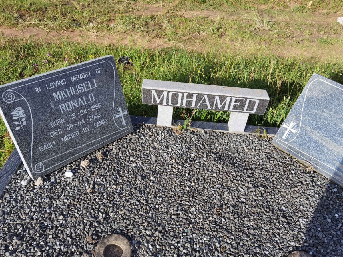MOHAMED Mkhuseli Ronald 1956-2005