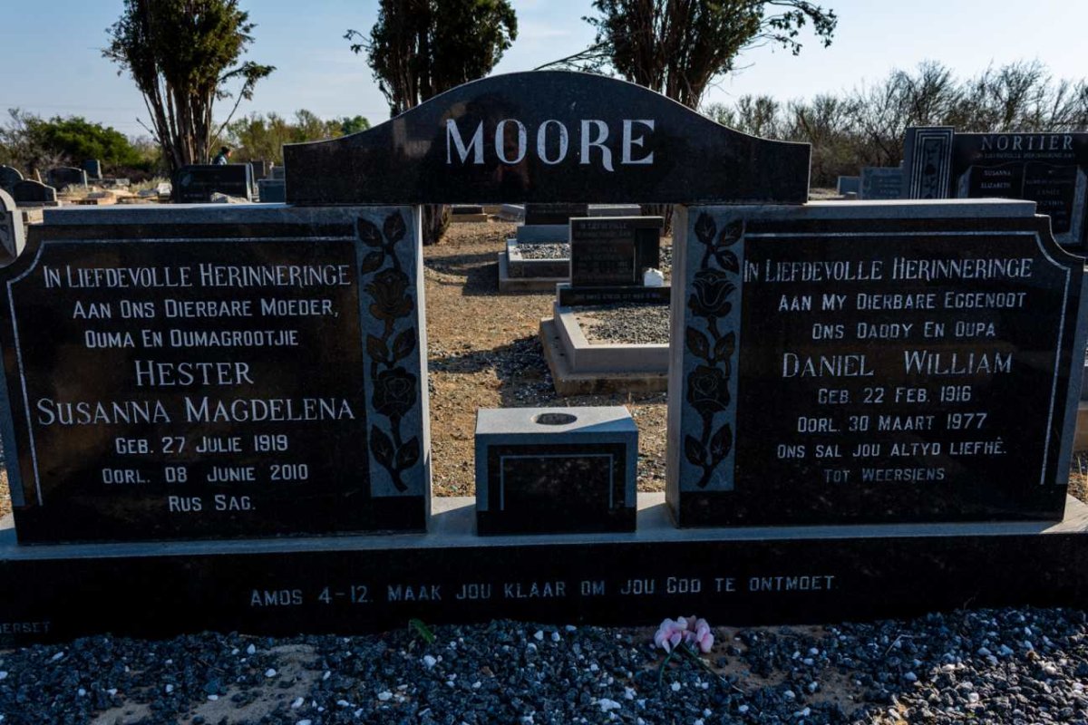 MOORE Daniel William 1916-1977 &amp; Hester Susanna Magdelena 1919-2010