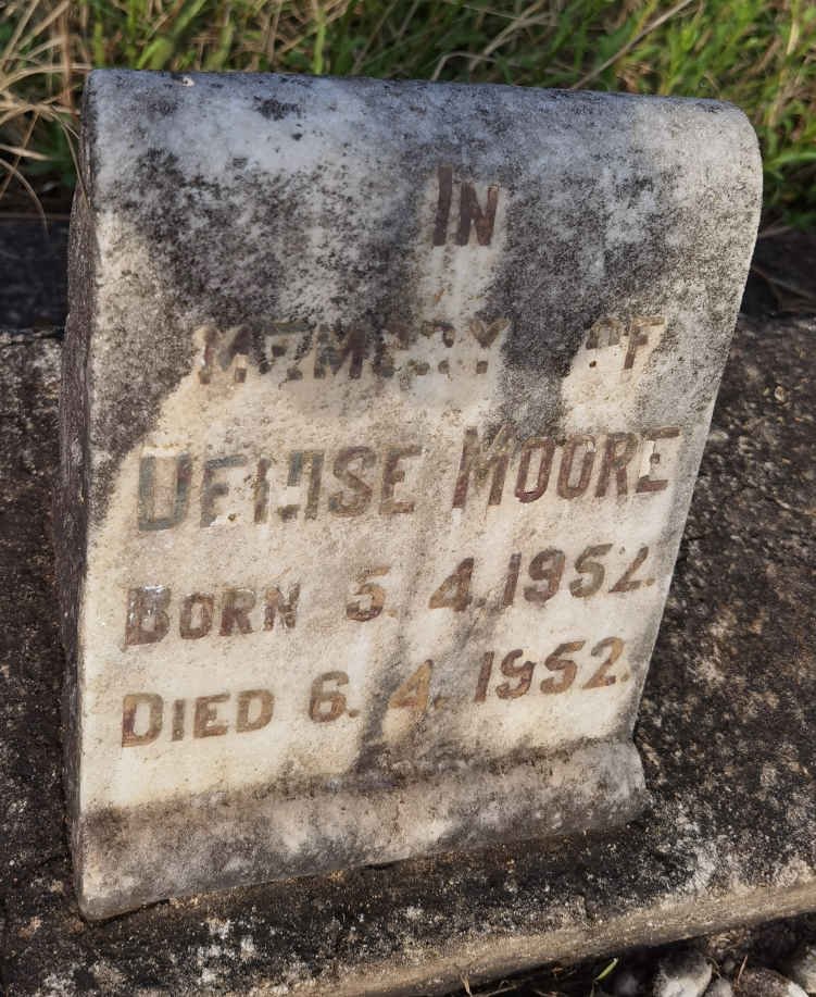 MOORE Denise 1952-1952