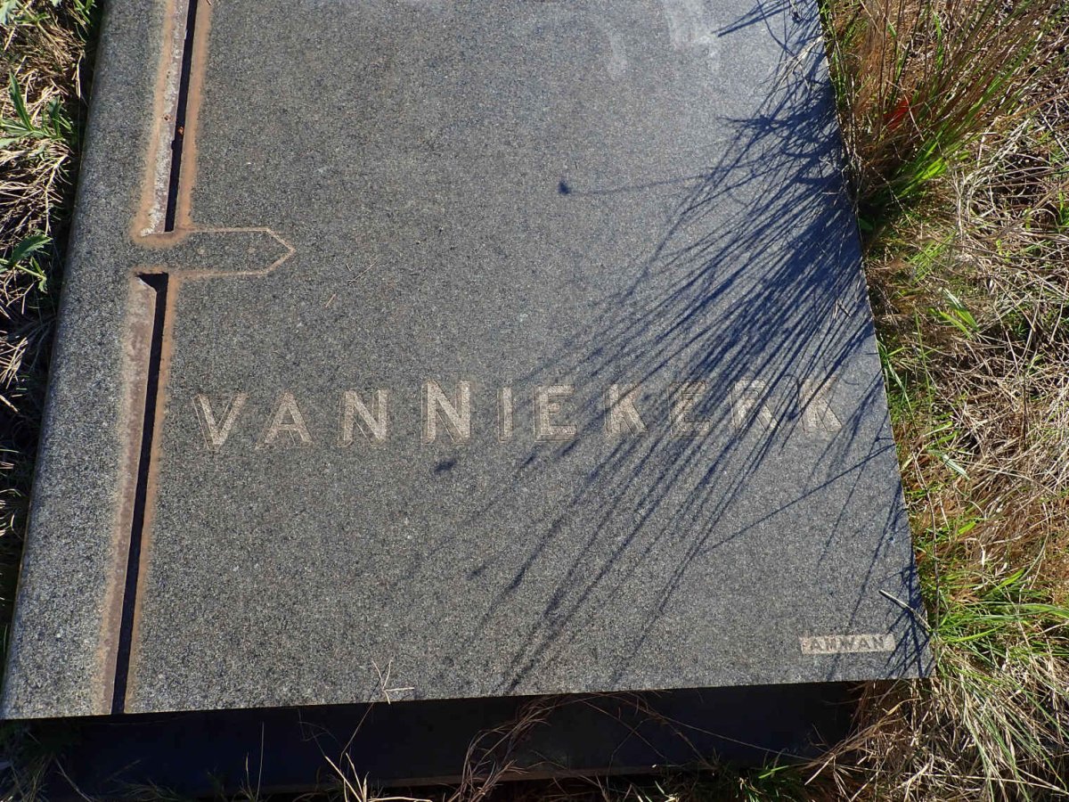 NIEKERK Daniel Jacobus, van 1911-1984 &amp; Engela C.H. KLOPPER 1910-1967