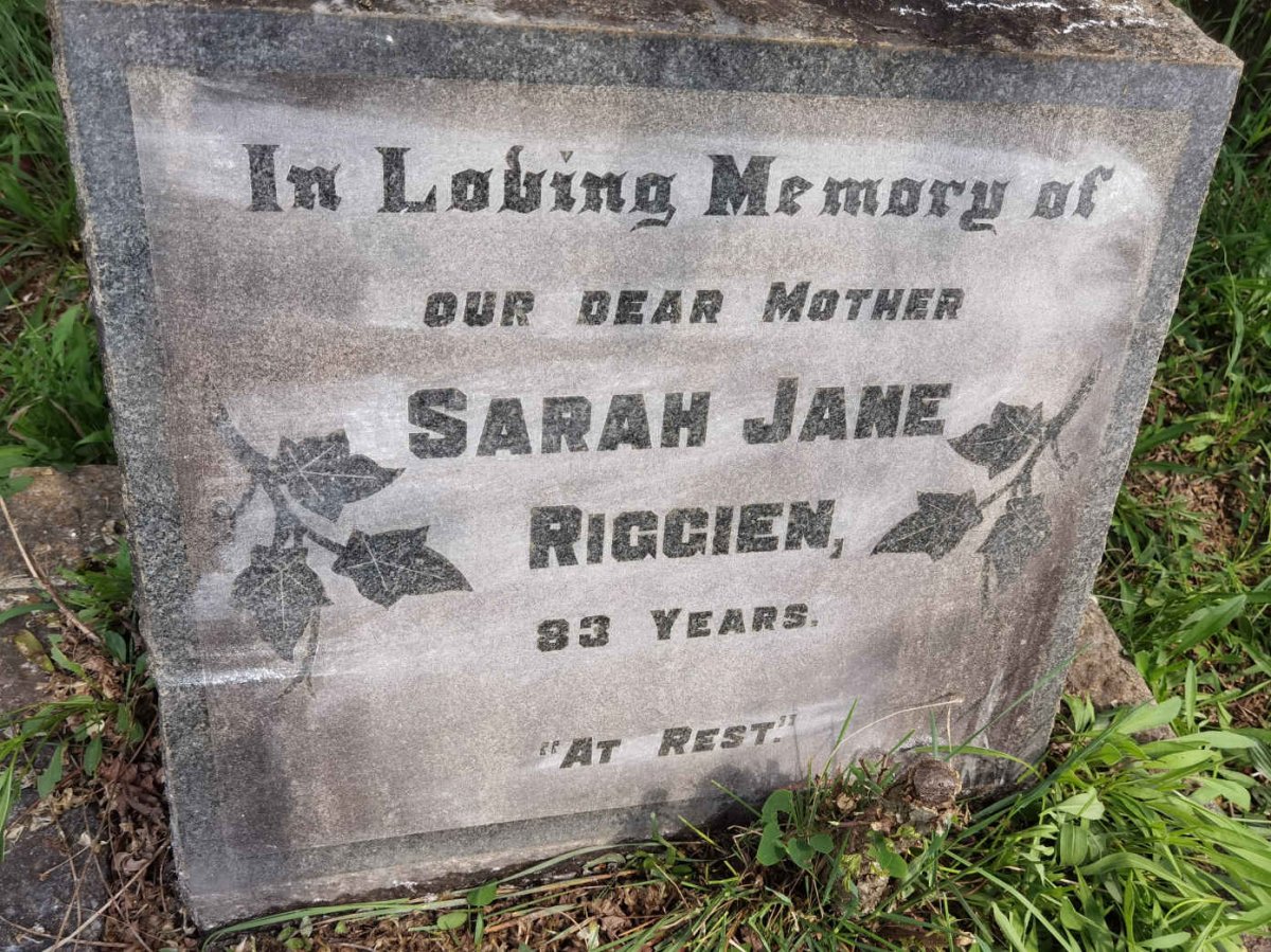 RIGGIEN Sarah Jane