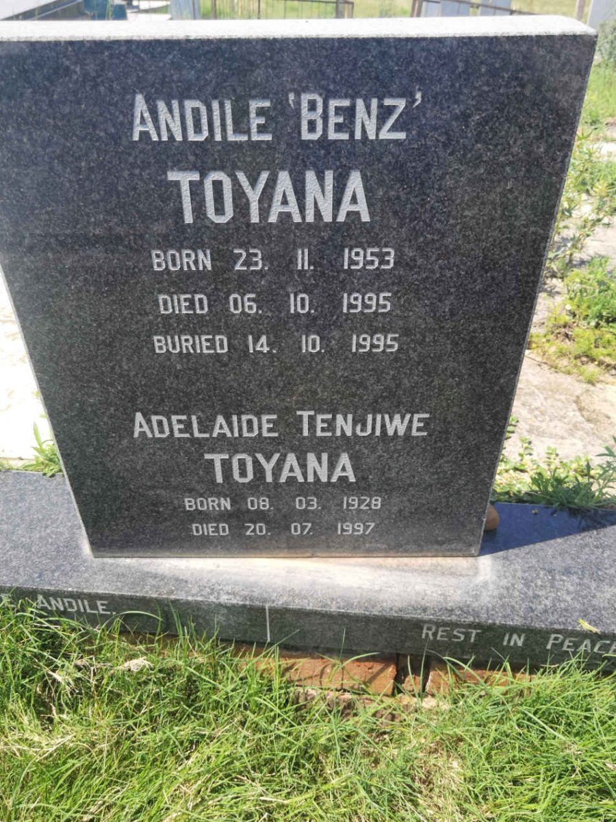 TOYANA Adelaide Tenjiwe 1928-1997 :: TOYANA Andile 1953-1995