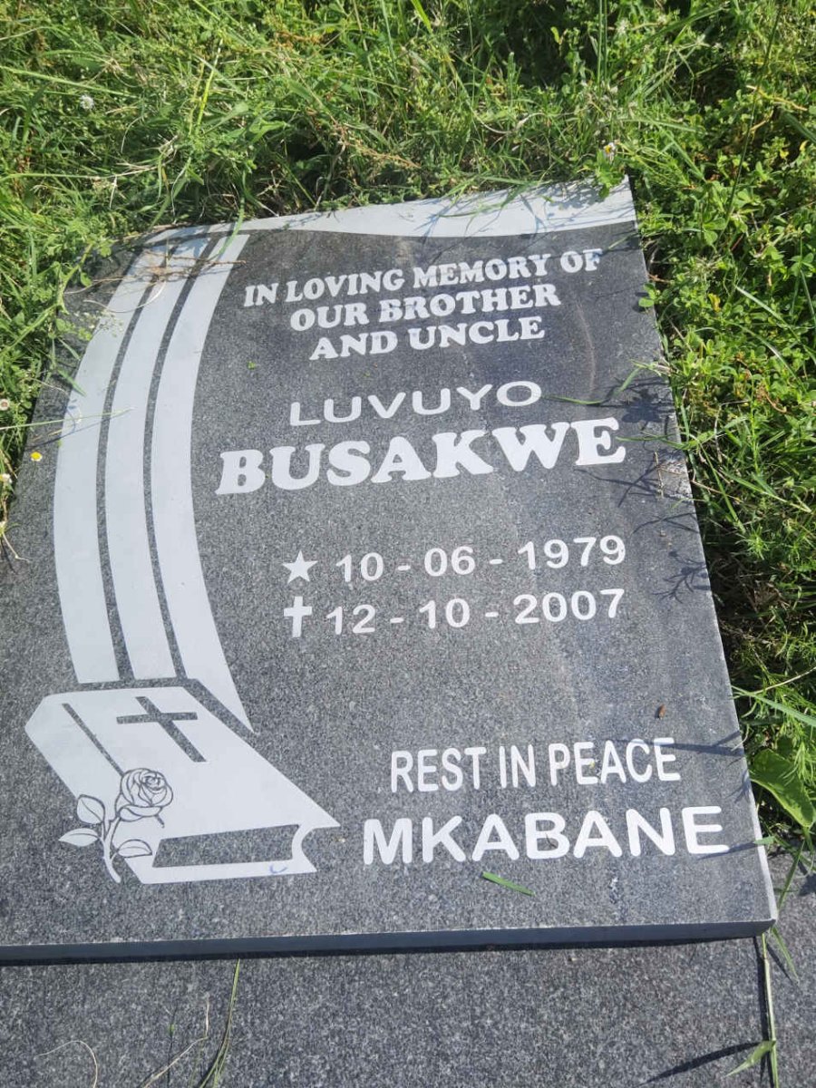 BUSAKWE Luvuyo 1979-2007