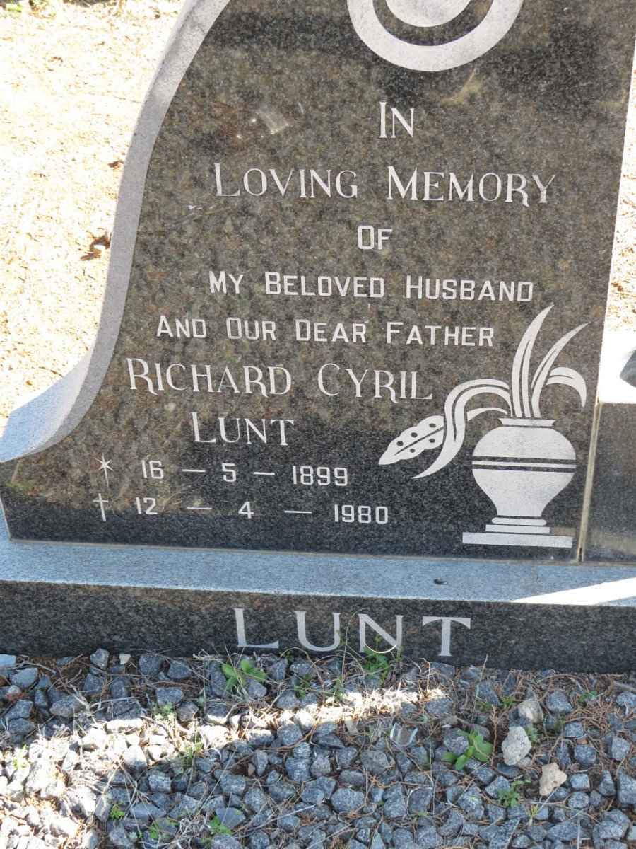 LUNT Richard Cyril 1899-1980 &amp; Martha Jacoba 1907-1995