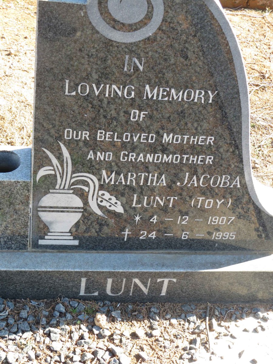 LUNT Richard Cyril 1899-1980 &amp; Martha Jacoba 1907-1995