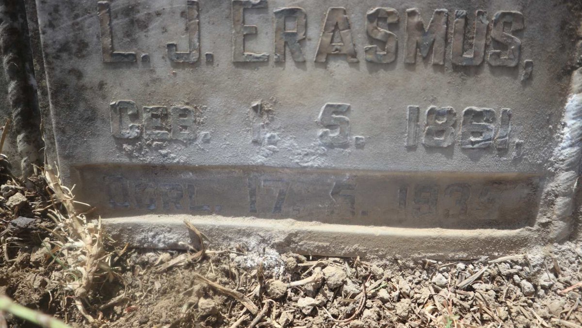ERASMUS L.J. 1861-1935 &amp; A.E.M. KOEKEMOER 1860-1933