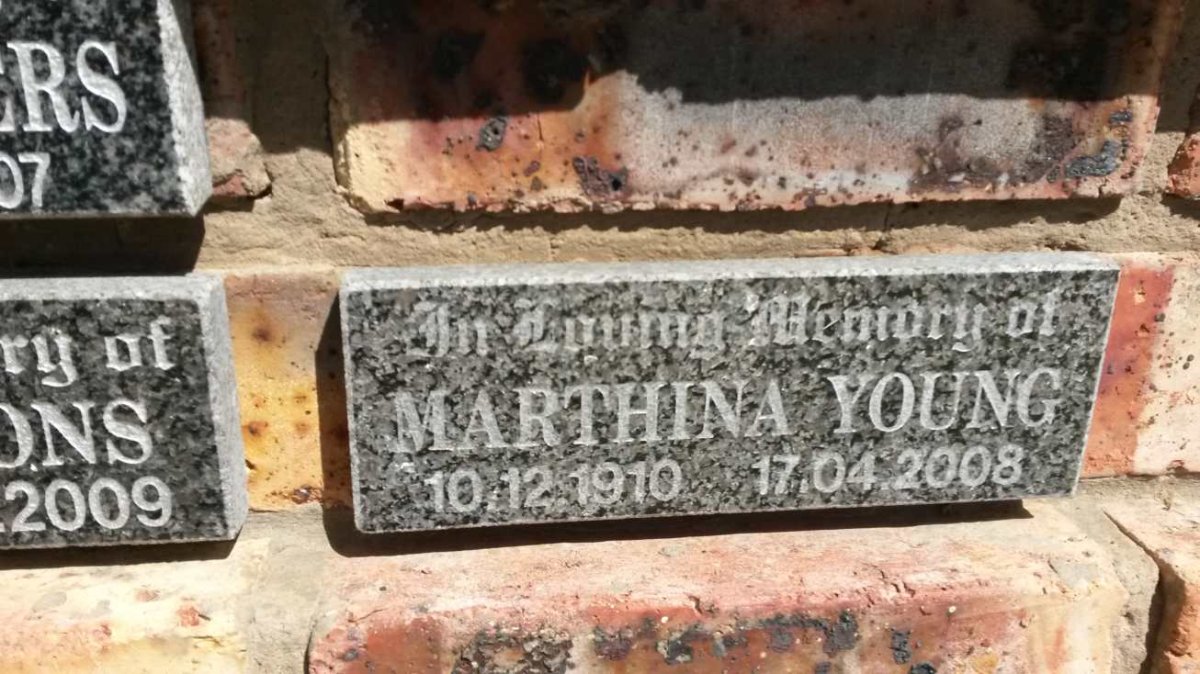 YOUNG Marthina 1910-2008