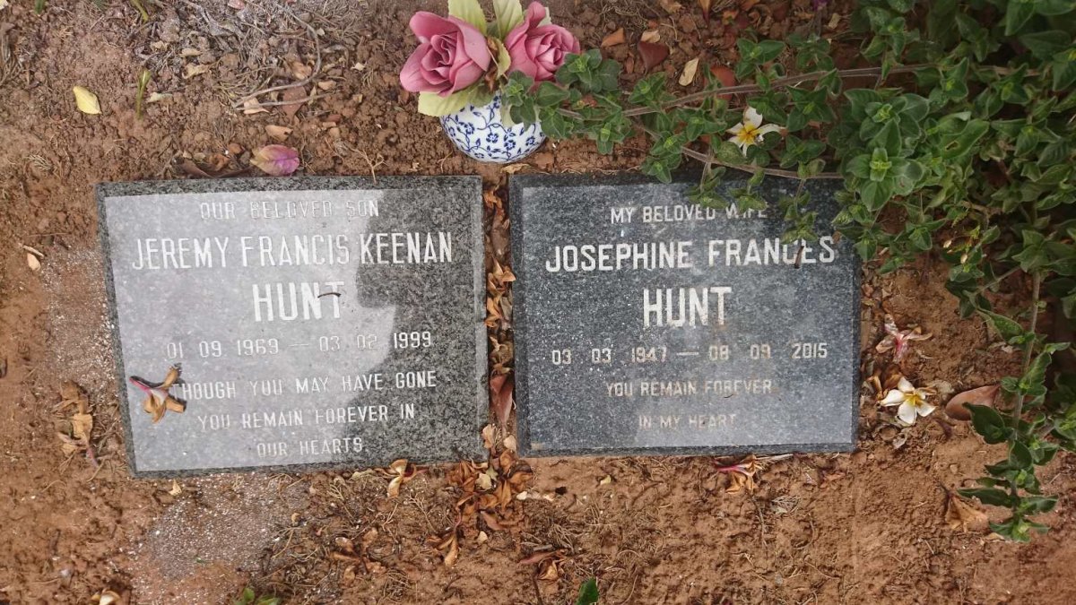 HUNT Josephine Frances 1947-2015 :: HUNT Jeremy Francis Keenan 1969-1999