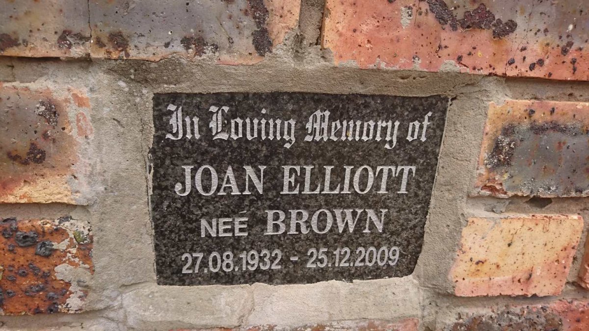 ELLIOTT Joan nee BROWN 1932-2009