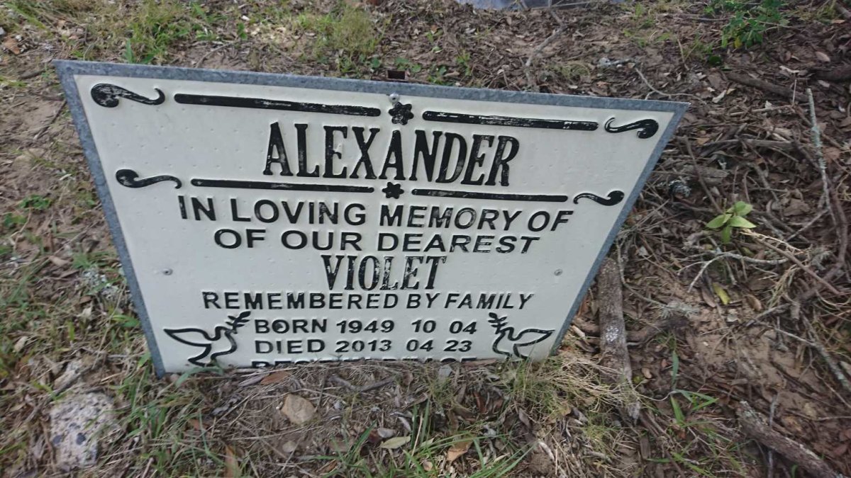 ALEXANDER Violet 1949-2013