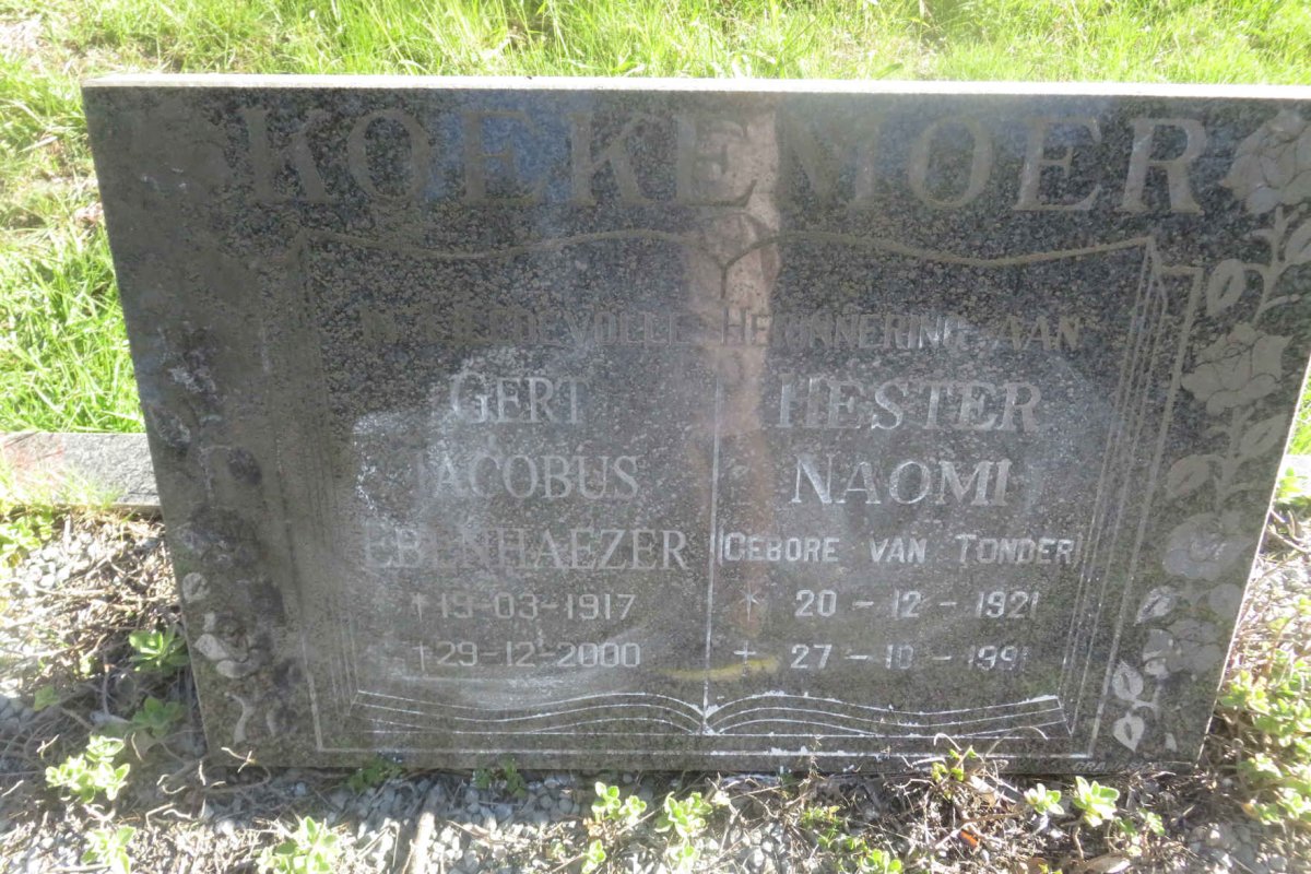 KOEKEMOER Gert Jacobus Ebenhaezer 1917-2000 &amp; Hester Naomi VAN TONDER 1921-1991