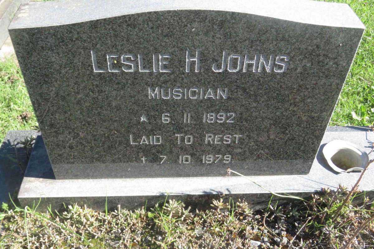 JOHNS Leslie H. 1892-1979