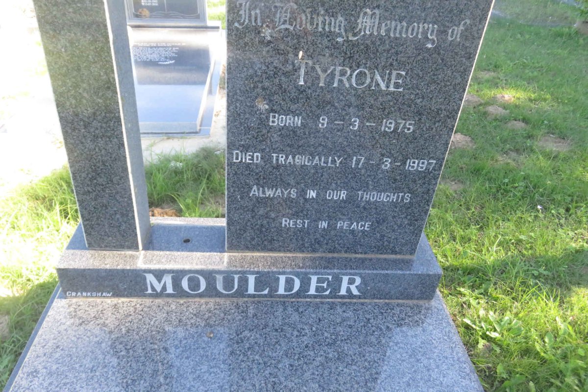 MOULDER Tyrone 1975-1997