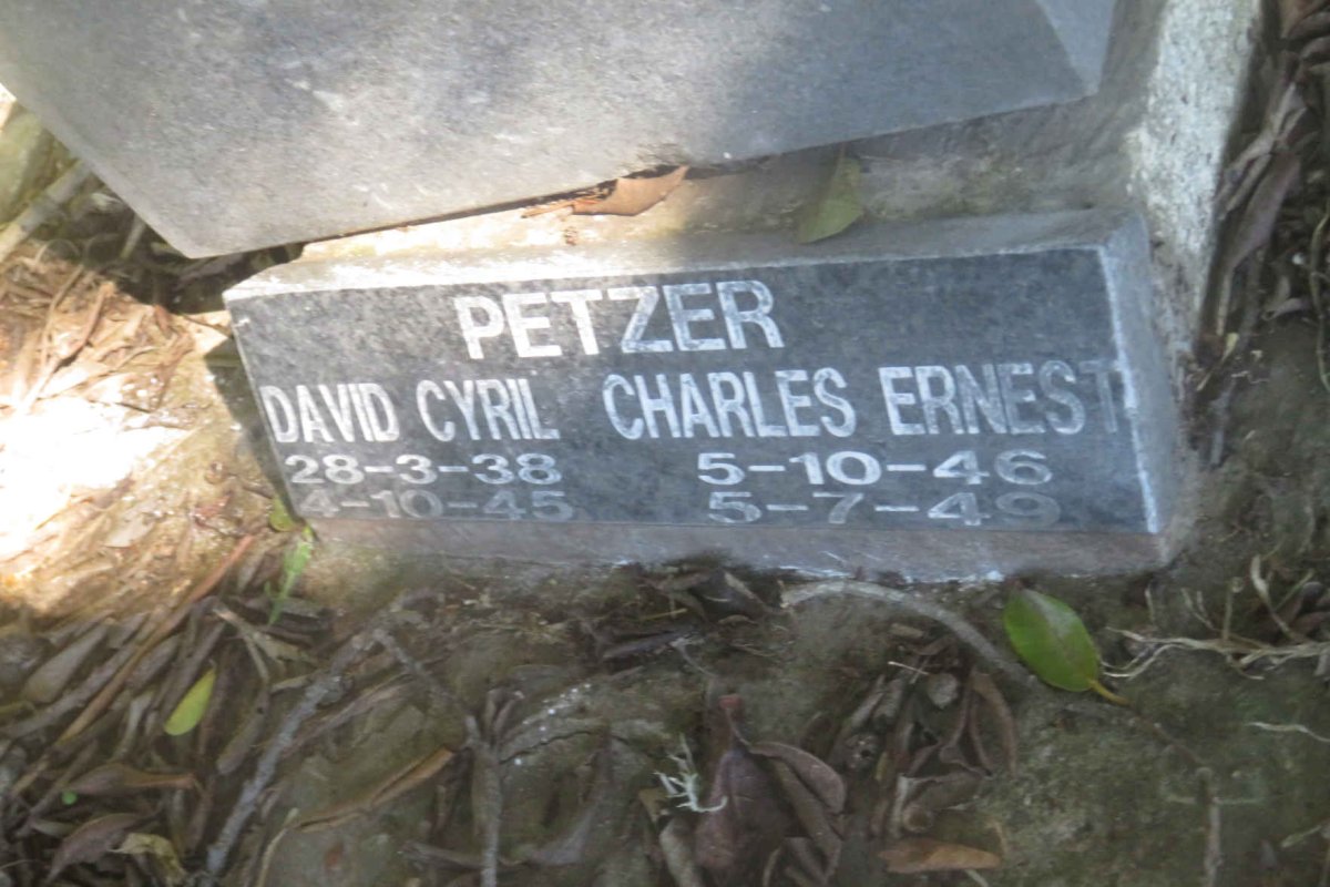 PETZER David Cyril 1938-1945 :: PETZER Charles Ernest 1946-1949
