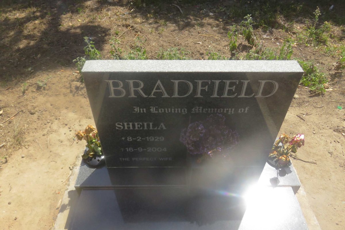 BRADFIELD Sheila 1929-2004