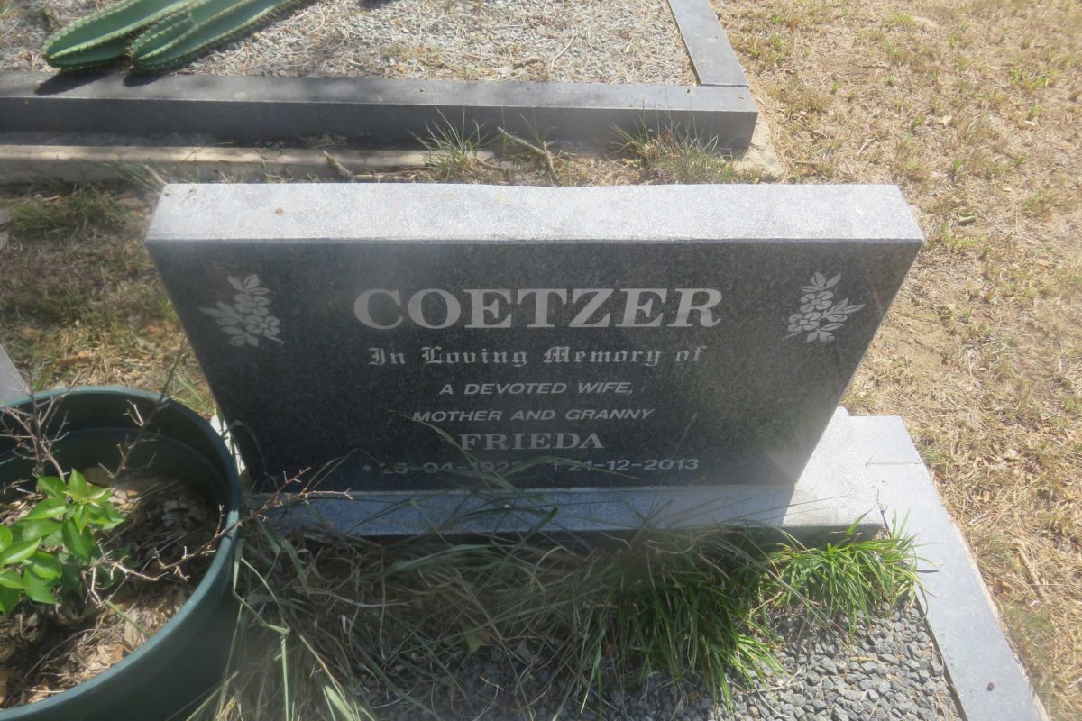 COETZER Frieda 1922-2013