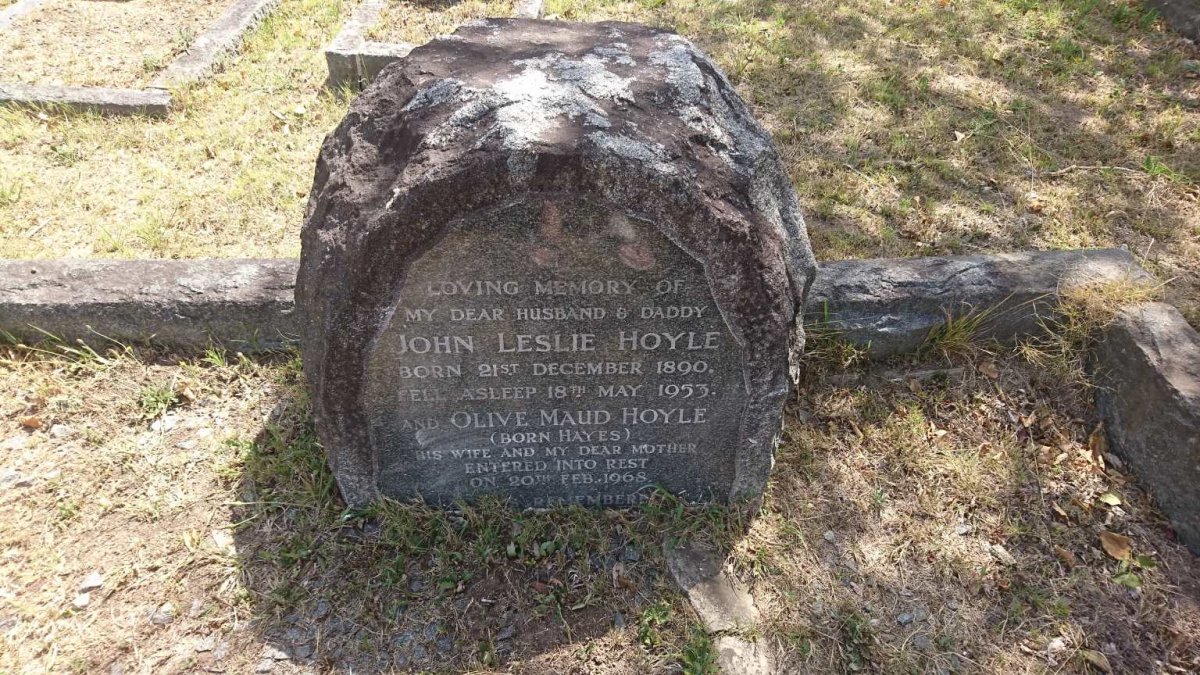 HOYLE John Leslie 1890-1953 &amp; Olive Maud HAYES -1968