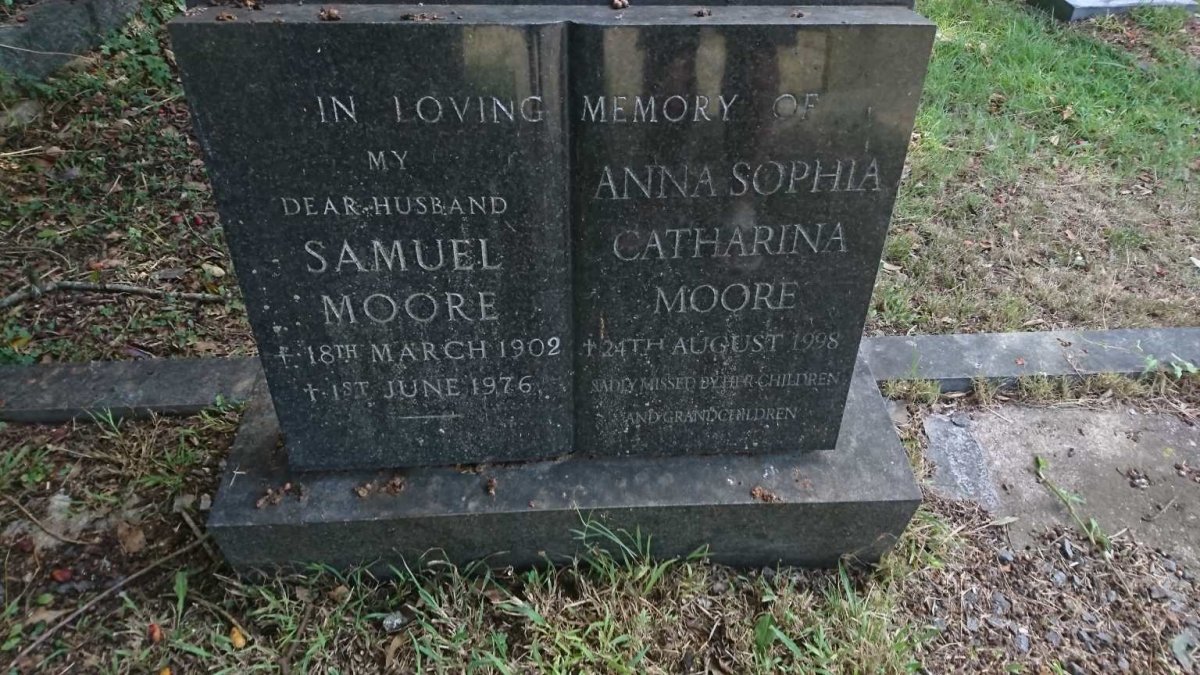 MOORE Samuel 1902-1976 &amp; Anna Sophia Catharina -1998