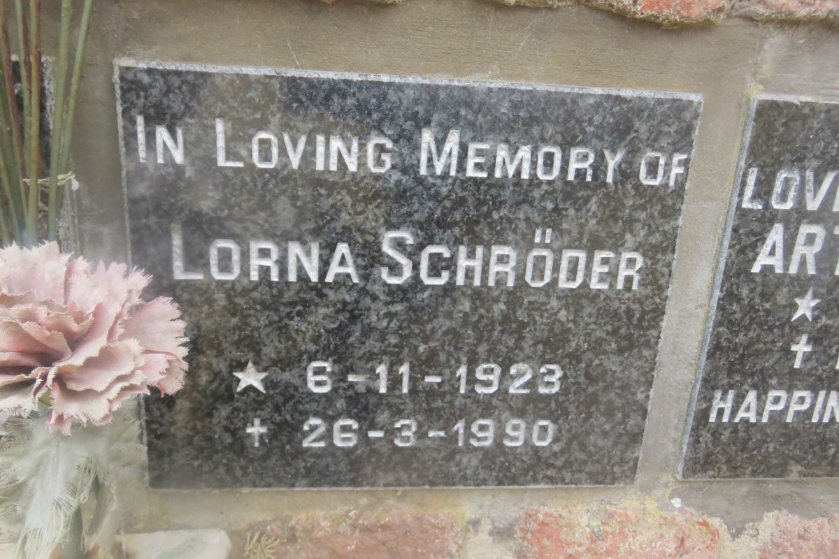 SCHRÖDER Lorna 1923-1990