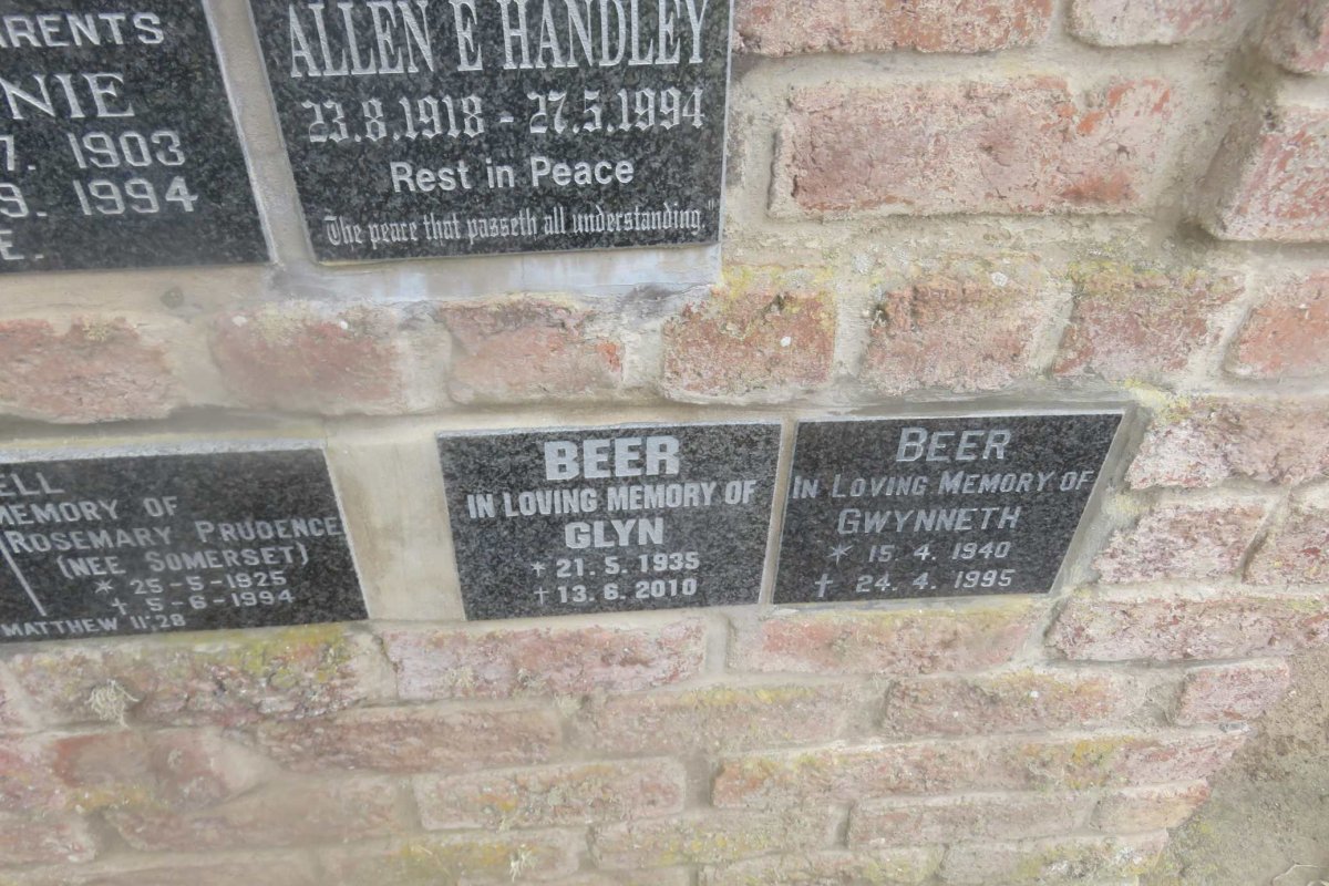 BEER Glyn 1935-2010 &amp; Gwynneth 1940-1995