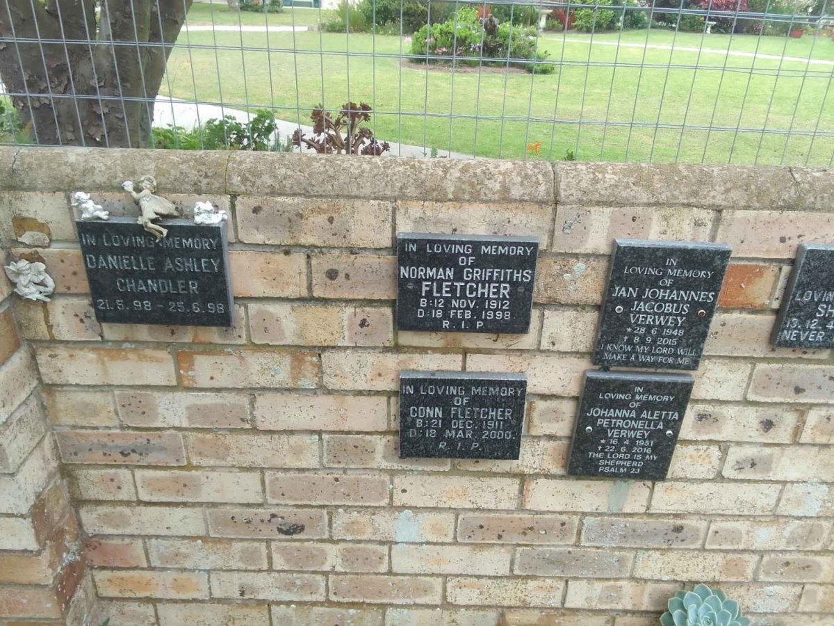 CHANDLER Danielle Ashley 1998-1998 :: FLETCHER Norman Griffiths 1912-1998 &amp; Conn 1911-2000