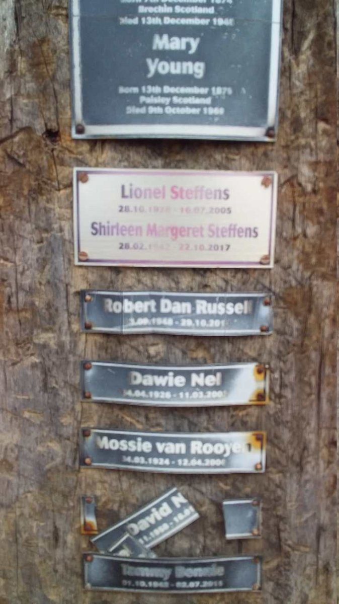 STEFFENS Lionel 1938-2005 &amp; Shirleen Margeret 1942-2017 :: RUSSELL Robert Dan 1948-2010