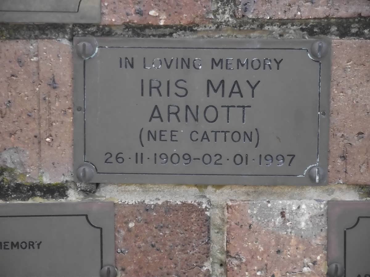 ARNOTT Iris May nee CATTON 1909-1997