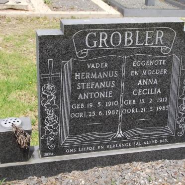 GROBLER Hermanus Stefanus Antonie 1910-1987 &amp; Anna Cecilia 1912-1985
