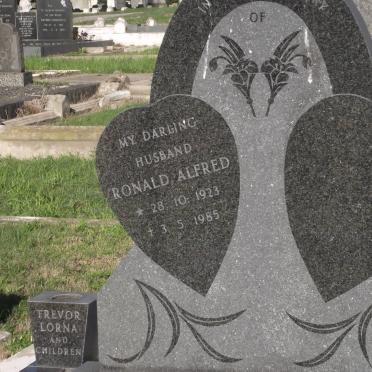 HOWE Ronald Alfred 1923-1985