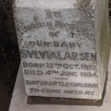 LARSEN Sylvia 1932-1934