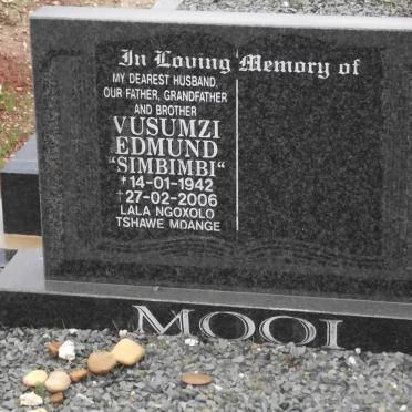 MOOI Vusumzi Edmund 1942-2006