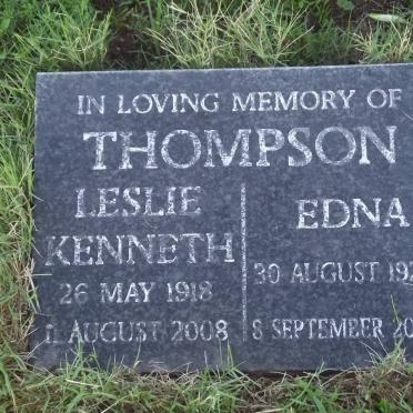 THOMPSON Leslie Kenneth 1918-2008 &amp; Edna 1922-2008