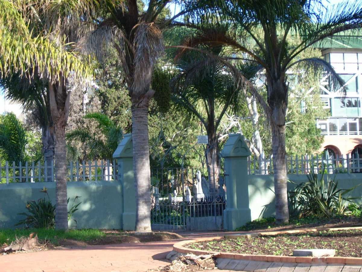 1. Overview. Entrance to St George's Park Cemetery