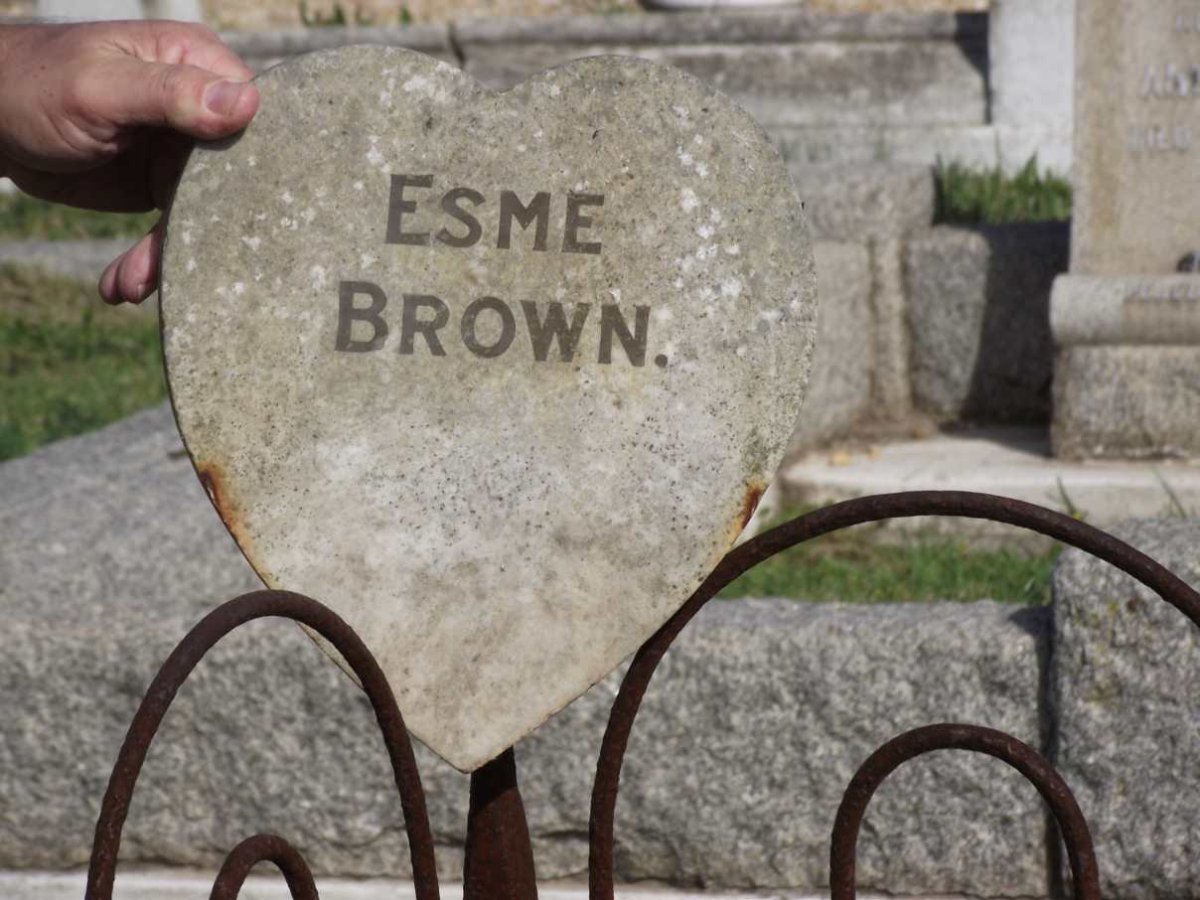 BROWN Esme
