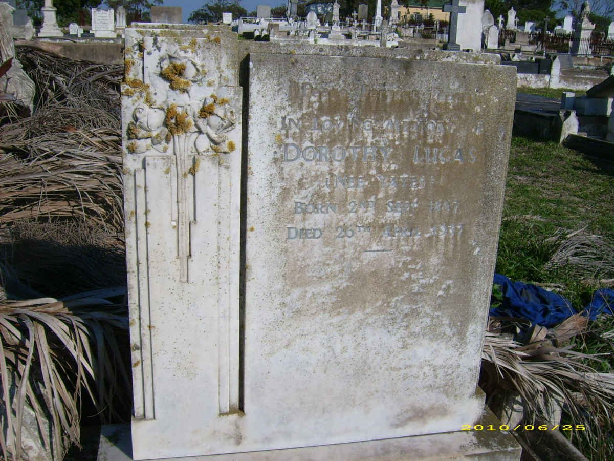 LUCAS Dorothy nee YATES 1897-1937