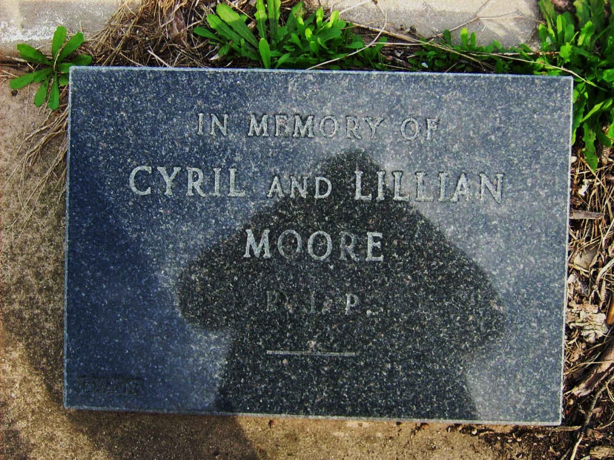 MOORE Cyril &amp; Lillian