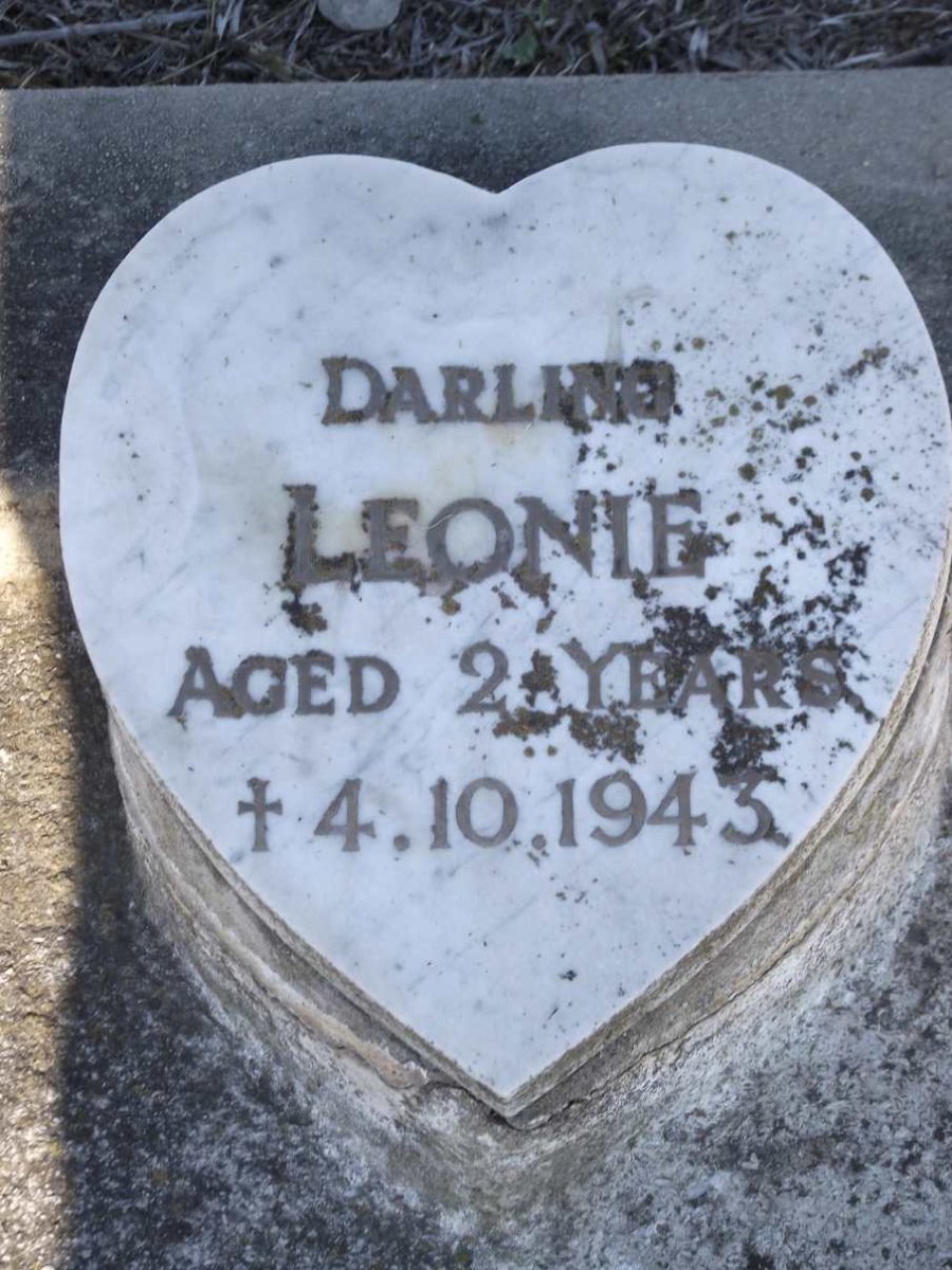 ? Leonie -1943