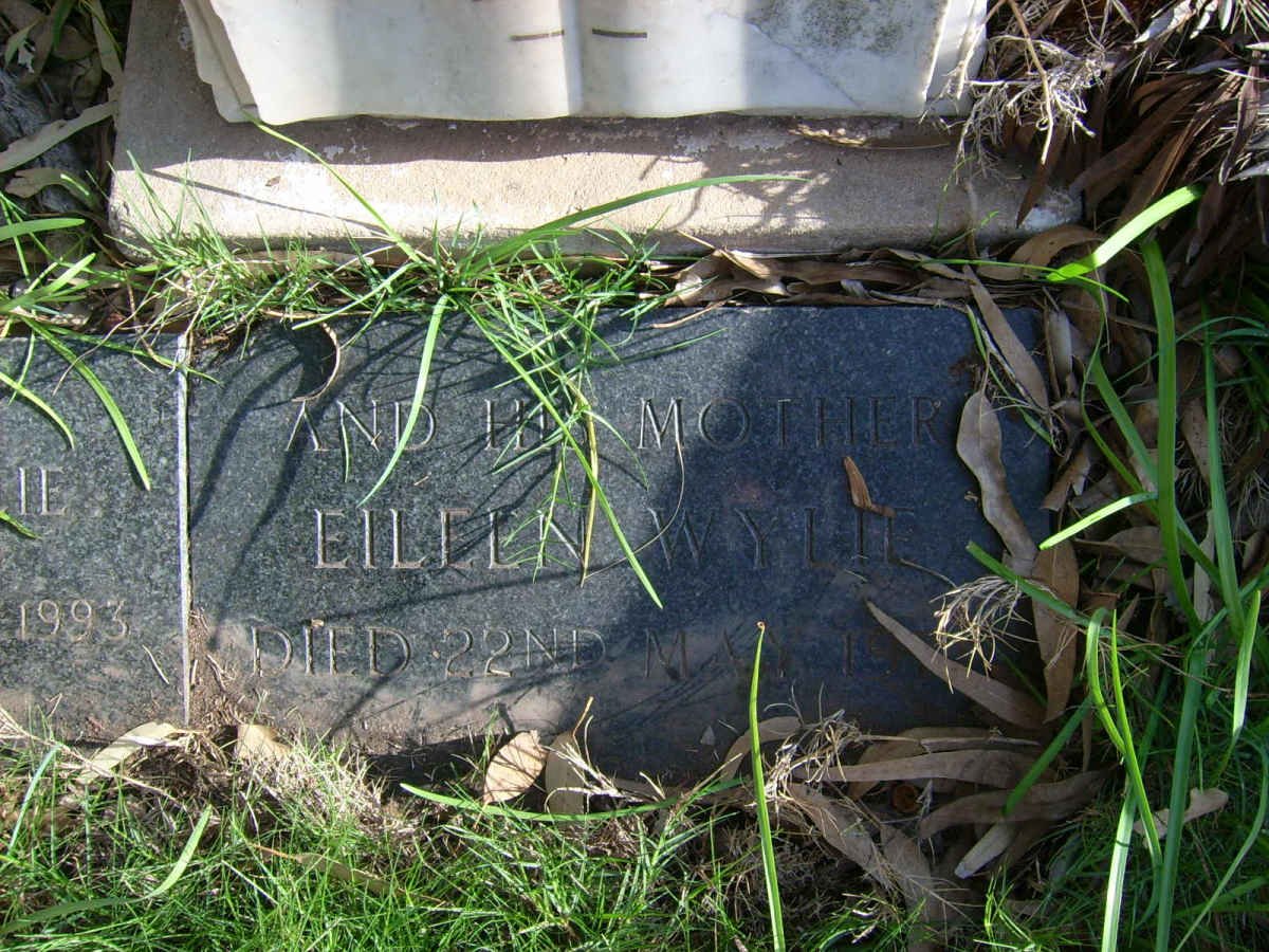 WYLIE Eileen 