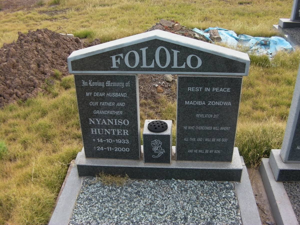 FOLOLO Nyaniso Hunter 1933-2000