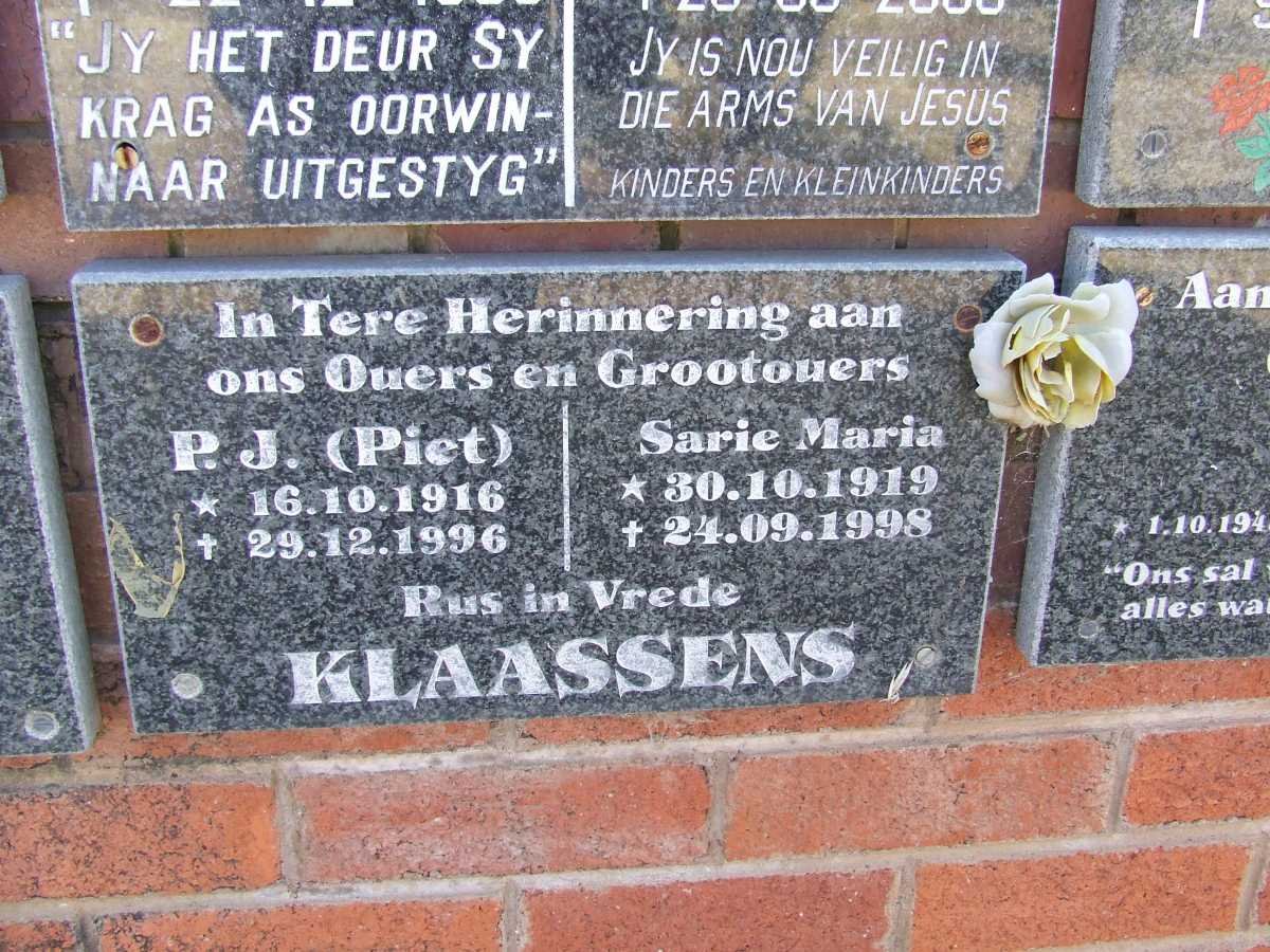 KLAASSENS P.J. 1916-1996 &amp; Sarie Maria 1919-1998