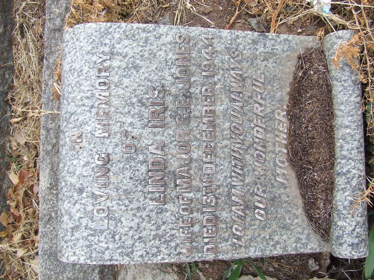 JONES Linda Iris -1944