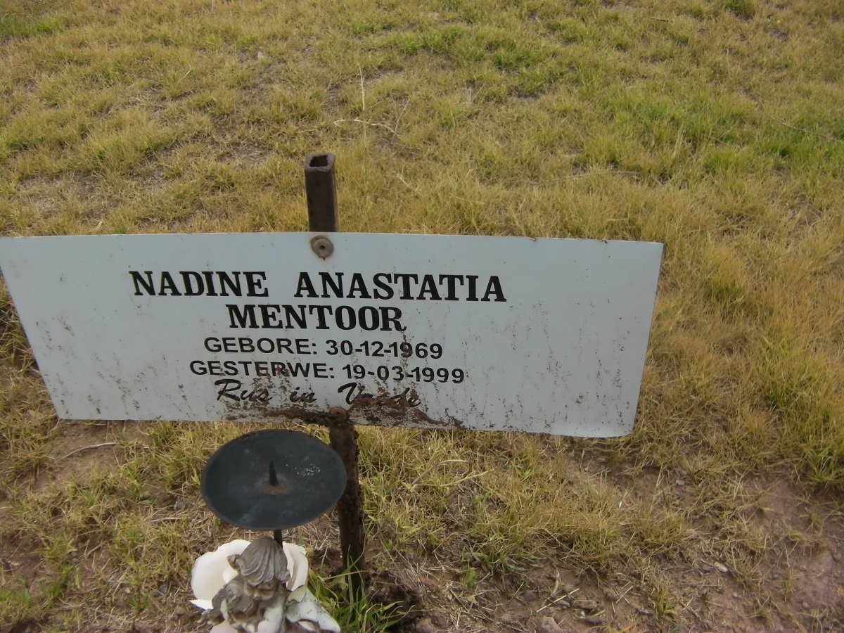 MENTOOR Nadine Anastatia 1969-1999