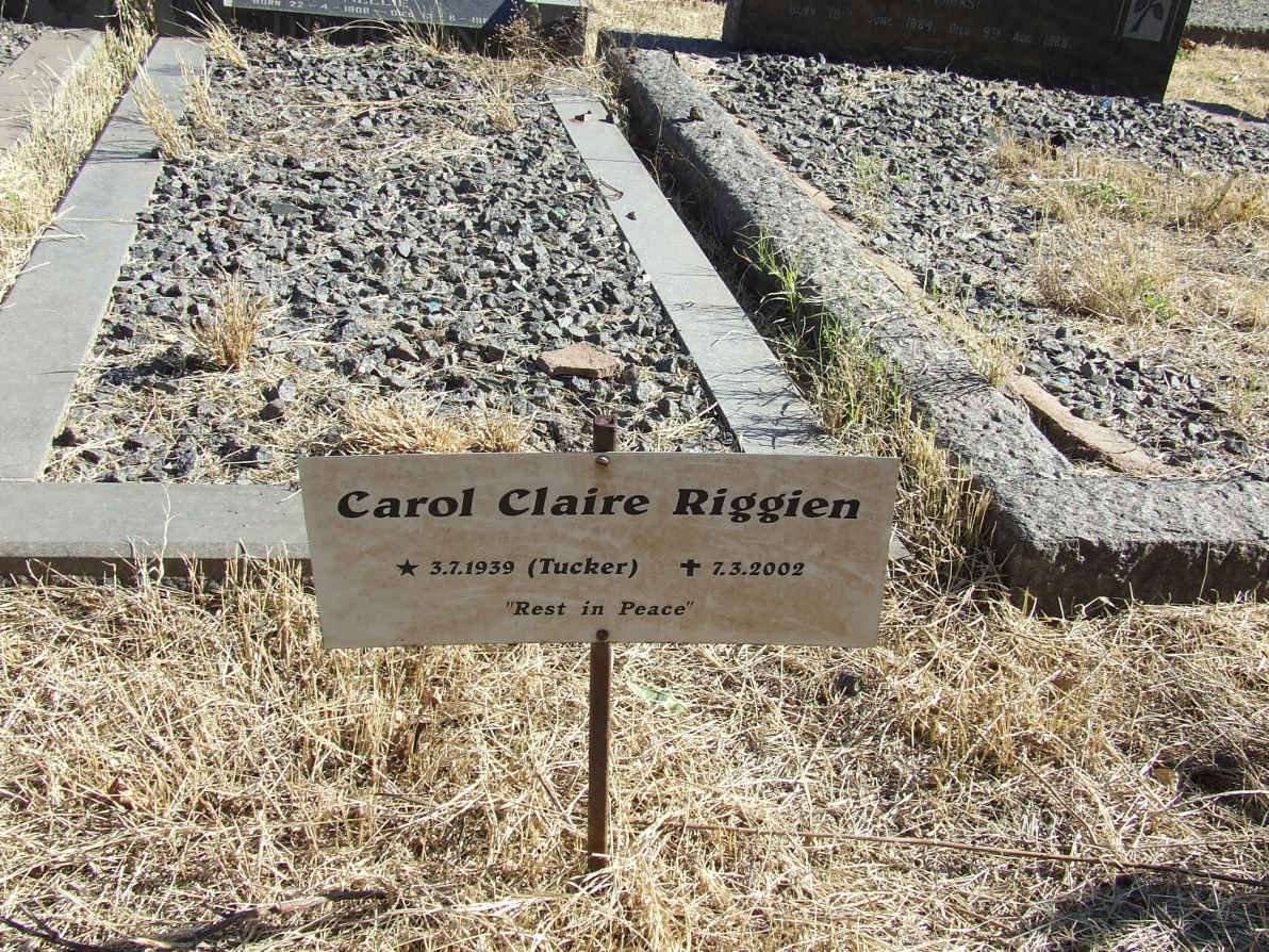 RIGGIEN Carol Claire nee TUCKER 1939-2002