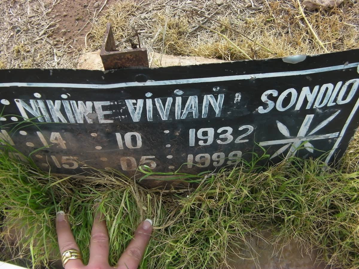 SONDLO Nikiwe Vivian 1932-1999