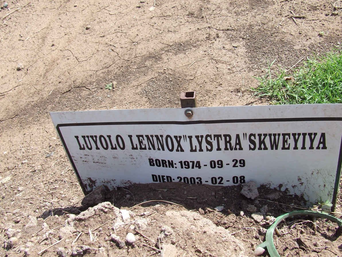 SKWEYIYA Luyolo Lennox 1974-2003