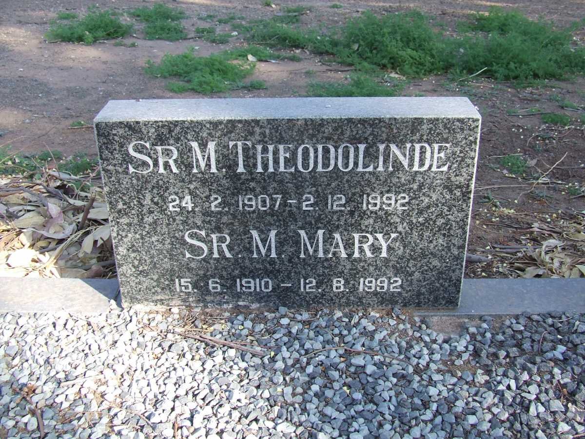 THEODOLINDE 1907-1992 :: MARY 1910-1992